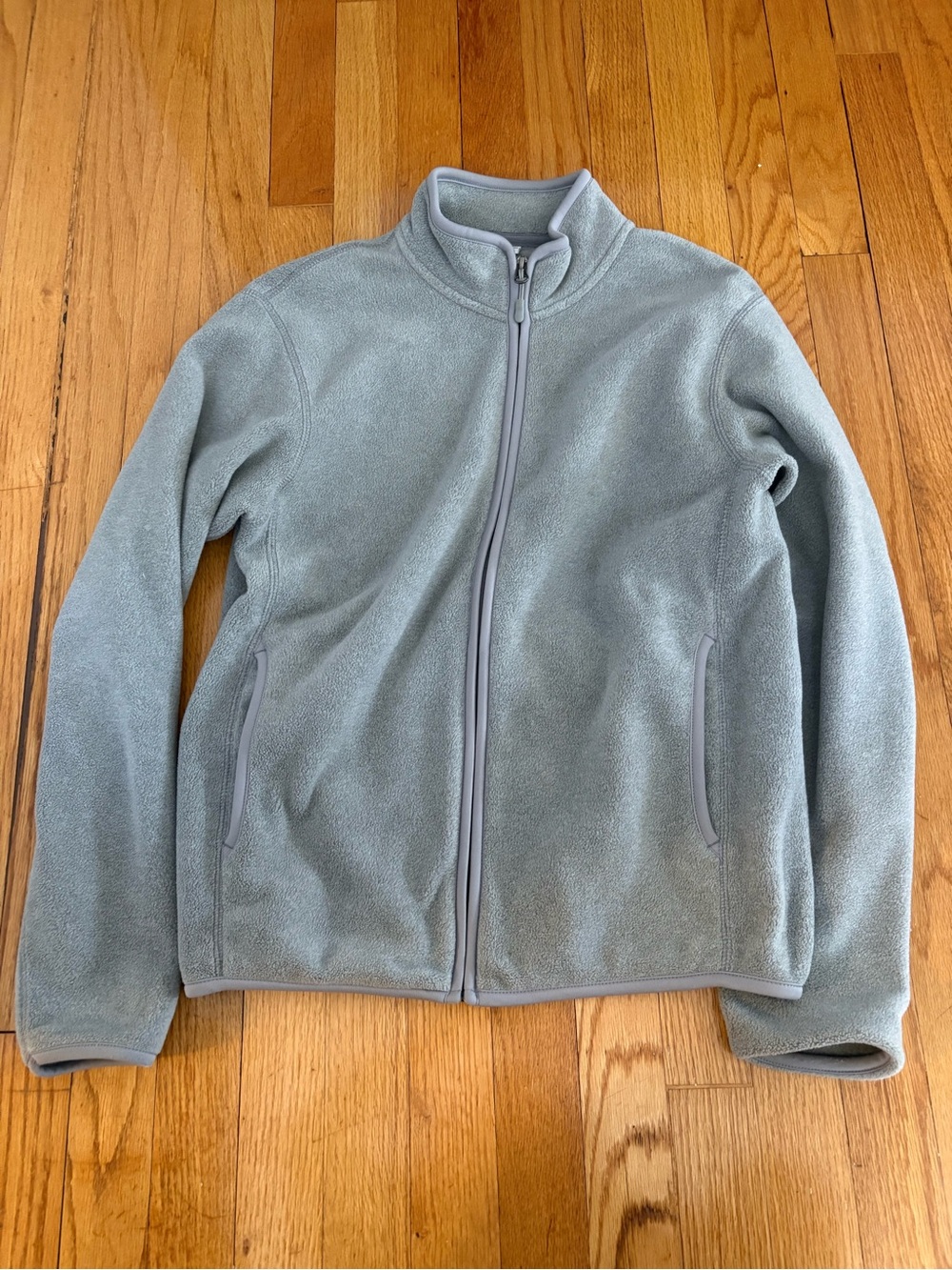 Uniqlo Light Gray Fleece Pullover